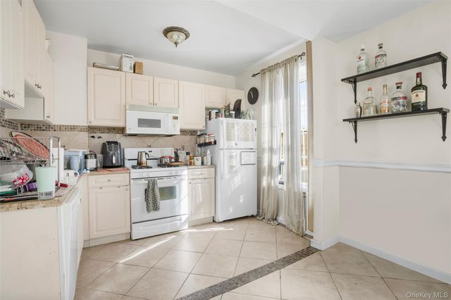 2932 Baisley Avenue, Bronx, NY 10461