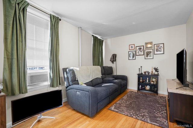 2932 Baisley Avenue, Bronx, NY 10461