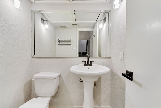 3161 Golden Oak, Farmers Branch, TX 75234