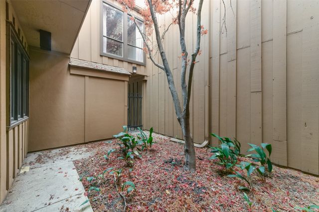 3161 Golden Oak, Farmers Branch, TX 75234