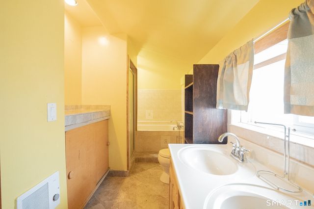 360 Saunders Avenue, Bridgeport, CT 06606