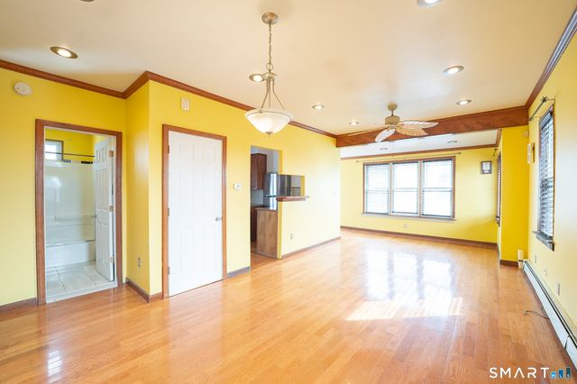 360 Saunders Avenue, Bridgeport, CT 06606