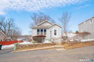 360 Saunders Avenue, Bridgeport, CT 06606