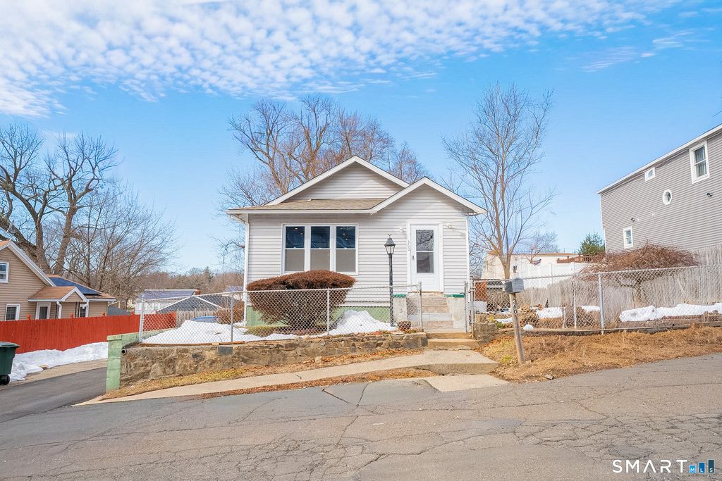 360 Saunders Avenue, Bridgeport, CT 06606