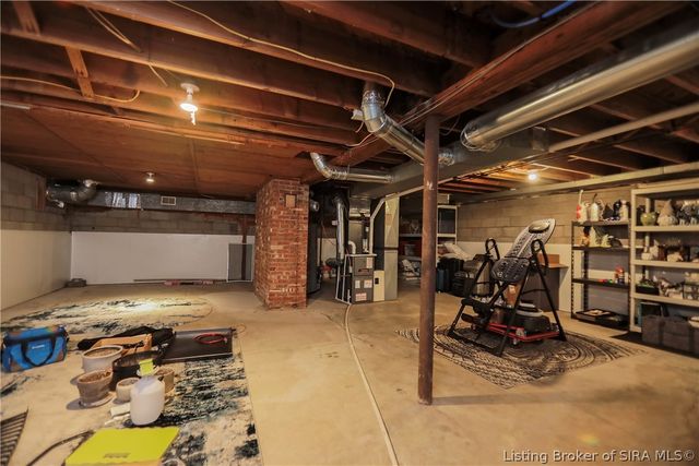 1705 Crestview Drive, New Albany, IN 47150