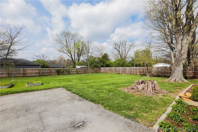 1705 Crestview Drive, New Albany, IN 47150