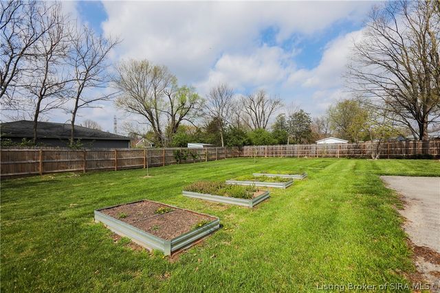 1705 Crestview Drive, New Albany, IN 47150