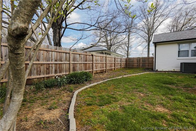 1705 Crestview Drive, New Albany, IN 47150