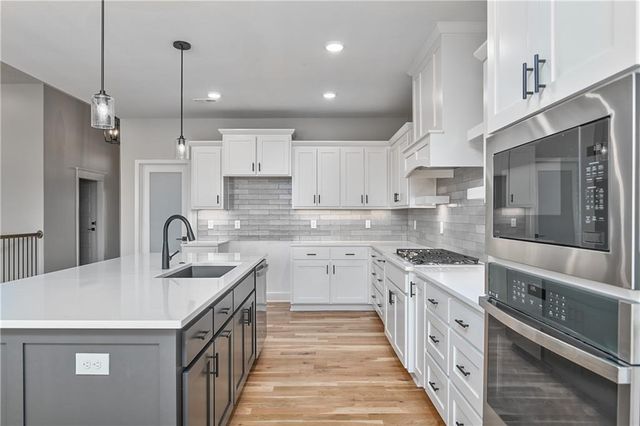 6010 Apache Drive, Shawnee, KS 66226