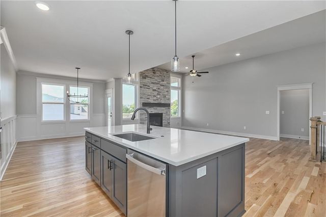 6010 Apache Drive, Shawnee, KS 66226