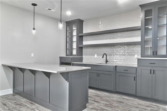 6010 Apache Drive, Shawnee, KS 66226