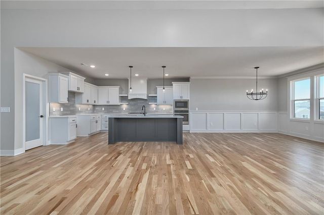 6010 Apache Drive, Shawnee, KS 66226