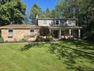 5163 PINE HILL Circle, Genoa Township, MI 48843