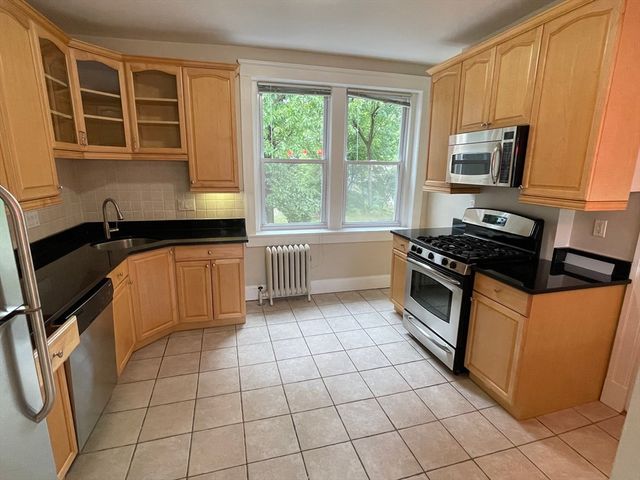 235 Freeman St U-6, Brookline, MA 02446