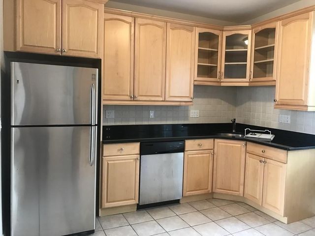 235 Freeman St U-6, Brookline, MA 02446