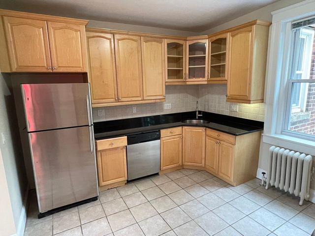 235 Freeman St U-6, Brookline, MA 02446