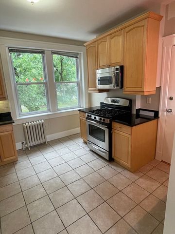 235 Freeman St U-6, Brookline, MA 02446