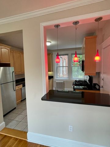 235 Freeman St U-6, Brookline, MA 02446