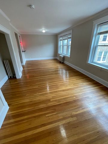 235 Freeman St U-6, Brookline, MA 02446