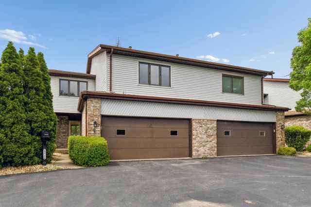19726 Lake Shore Drive Court, Lynwood, IL 60411