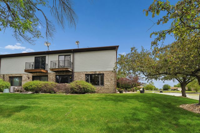 19726 Lake Shore Drive Court, Lynwood, IL 60411