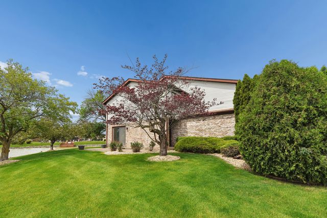 19726 Lake Shore Drive Court, Lynwood, IL 60411