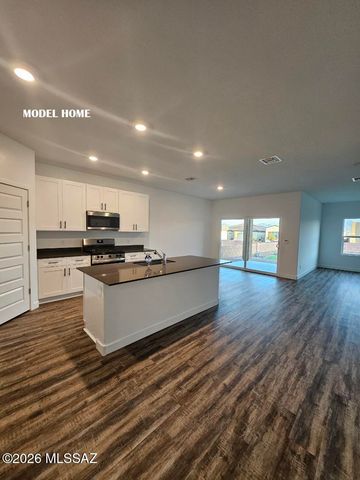 870 N Astronomer Lane, Green Valley, AZ 85614