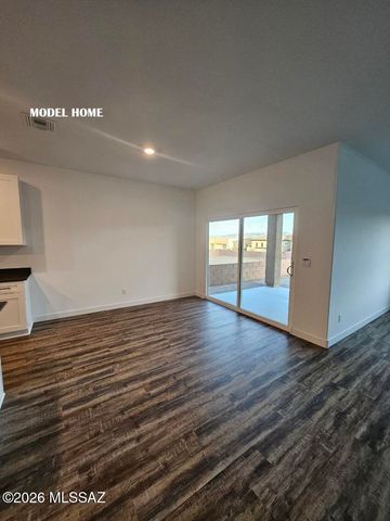 870 N Astronomer Lane, Green Valley, AZ 85614