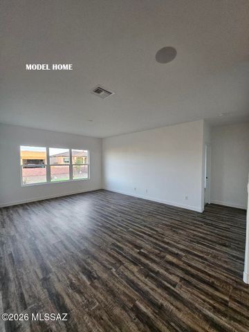 870 N Astronomer Lane, Green Valley, AZ 85614