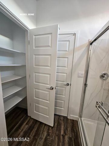 870 N Astronomer Lane, Green Valley, AZ 85614