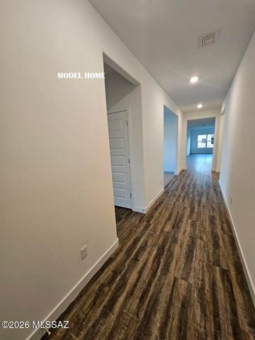 870 N Astronomer Lane, Green Valley, AZ 85614