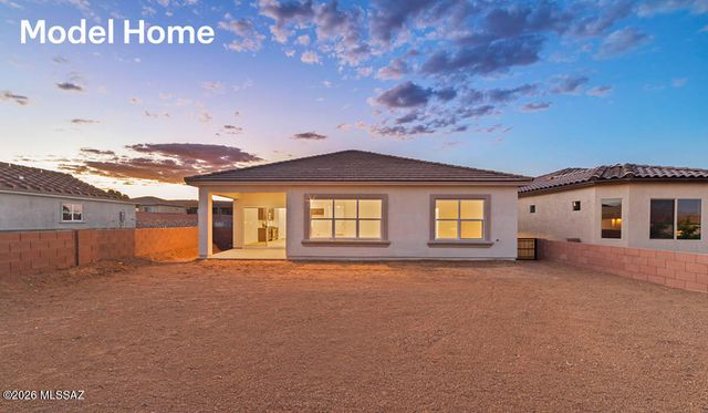 870 N Astronomer Lane, Green Valley, AZ 85614