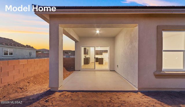870 N Astronomer Lane, Green Valley, AZ 85614