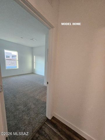 870 N Astronomer Lane, Green Valley, AZ 85614