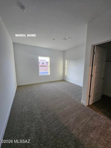 870 N Astronomer Lane, Green Valley, AZ 85614