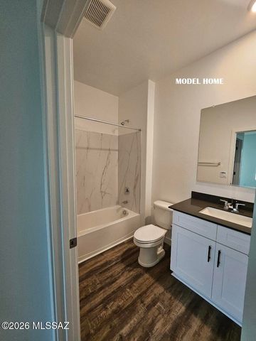 870 N Astronomer Lane, Green Valley, AZ 85614