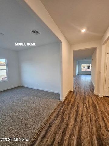 870 N Astronomer Lane, Green Valley, AZ 85614