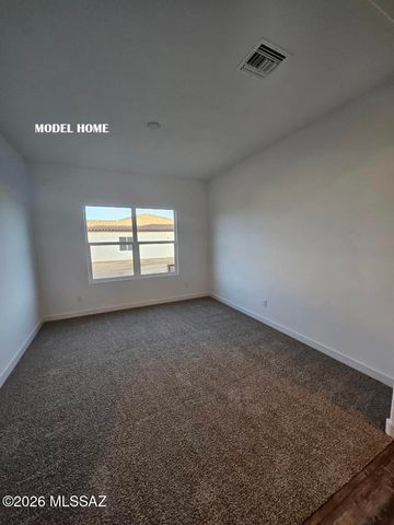 870 N Astronomer Lane, Green Valley, AZ 85614