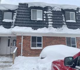 1804 Colonial Village Way 2, Waterford Charter Township, MI 48328