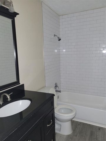 1516 Bay Area Boulevard 2, Houston, TX 77058