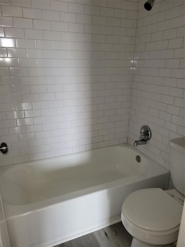 1516 Bay Area Boulevard 2, Houston, TX 77058