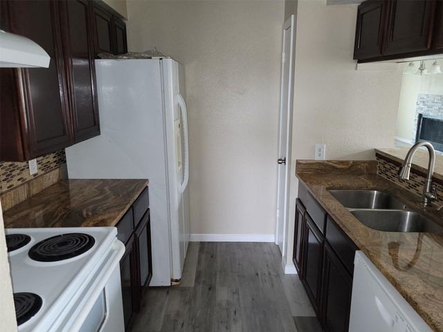 1516 Bay Area Boulevard 2, Houston, TX 77058