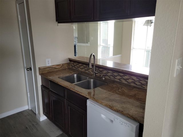 1516 Bay Area Boulevard 2, Houston, TX 77058