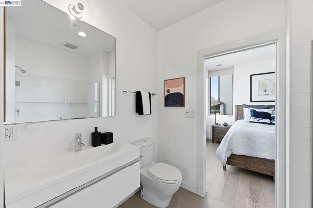 857 W Grand Ave, Oakland, CA 94607