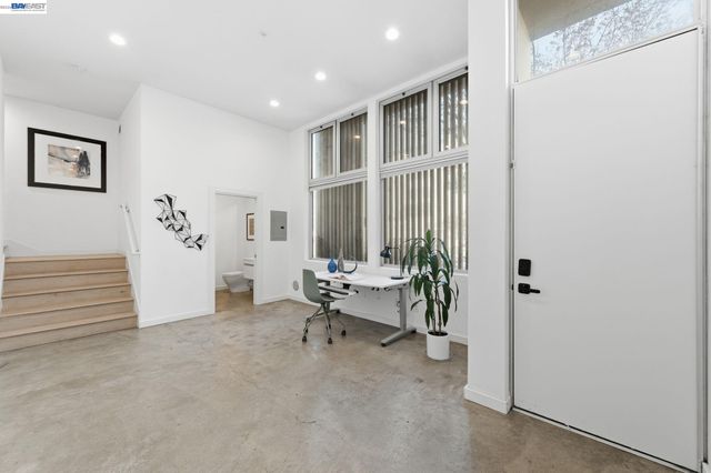 857 W Grand Ave, Oakland, CA 94607