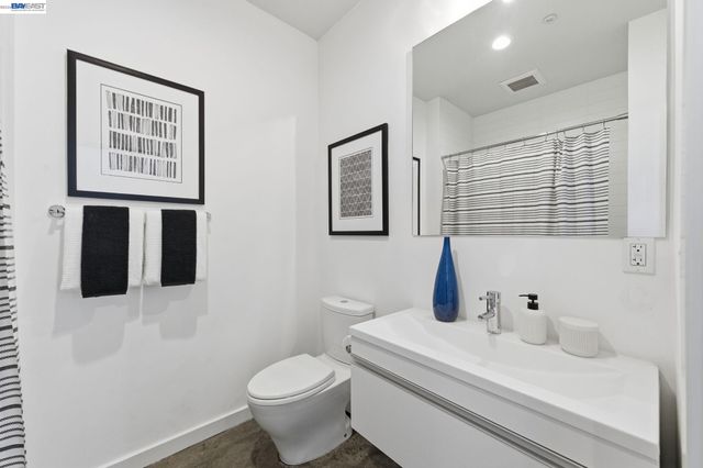 857 W Grand Ave, Oakland, CA 94607