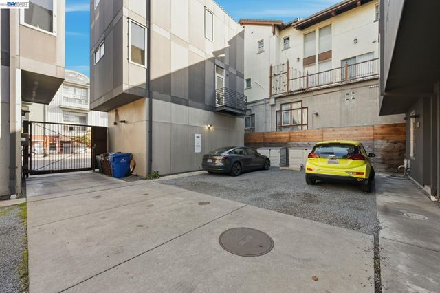 857 W Grand Ave, Oakland, CA 94607