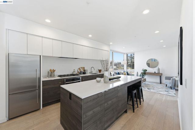 857 W Grand Ave, Oakland, CA 94607