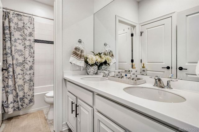 27841 E Lakeview Drive, Aurora, CO 80016