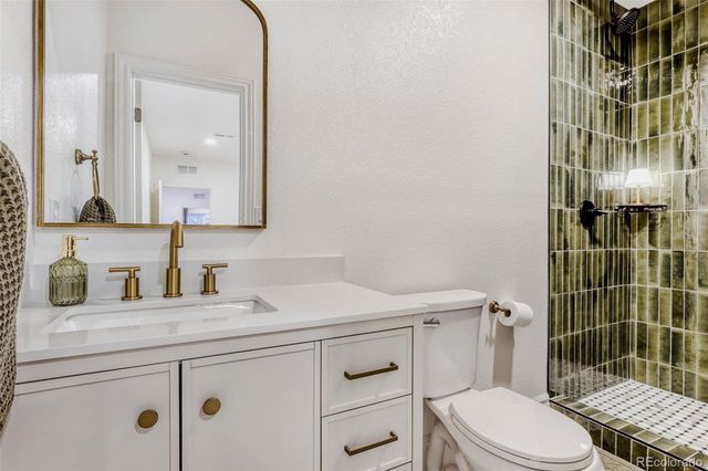 27841 E Lakeview Drive, Aurora, CO 80016